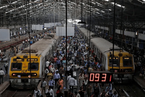 Watch Patna Junction Viral Video Leaked Link on Twitter, TV Screens Play Adult Film Without Blur