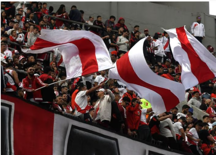 EL video filtrado de de la caida del hincha de river que murio al instante en el lugar