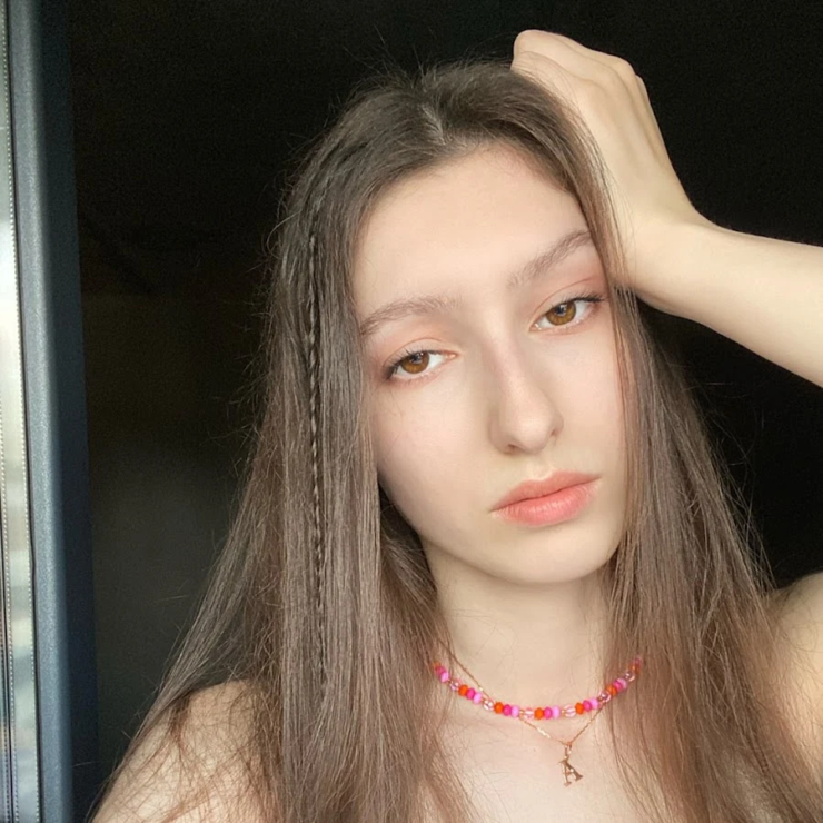 Aloona Larionova leaked onlyfans videos, Ukrainian YouTuber notable